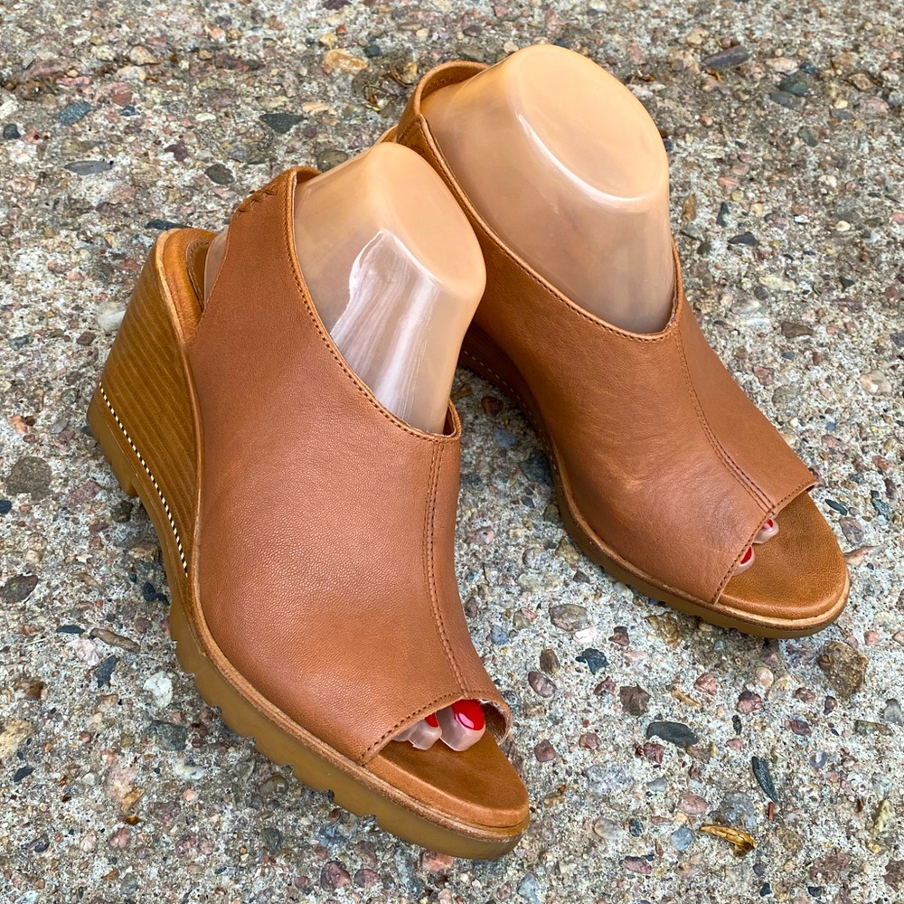 SOREL wedge open toe slingback sandal stacked heel leather taupe